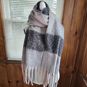 🦄 NWT LA Express chunky oversized knit blanket scarf pink gray plaid fringe